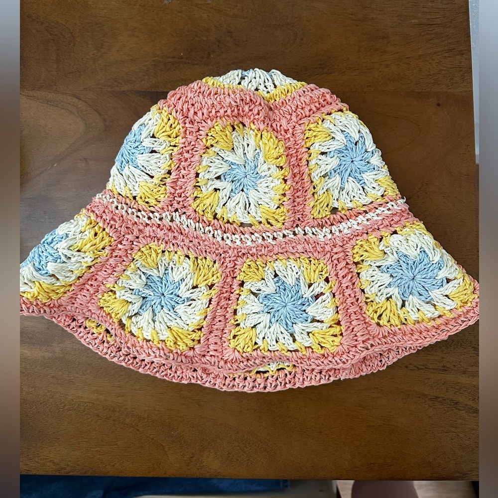 Straw bucket hat